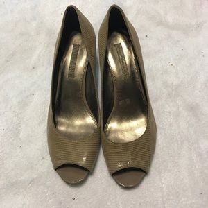 GUC bandolino peep toe heel